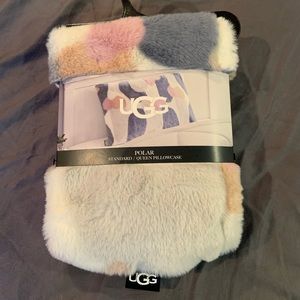 UGG fluffy Pillow case